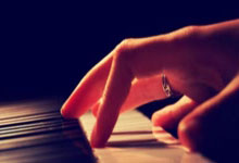 富勒姆终结曼联卫冕战 门将莱诺点球两扑成英雄.